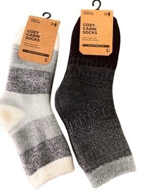 Field & Stream Cozy Cabin Socks Bundle 2 Pair Aloe Infused Gray Black NWT